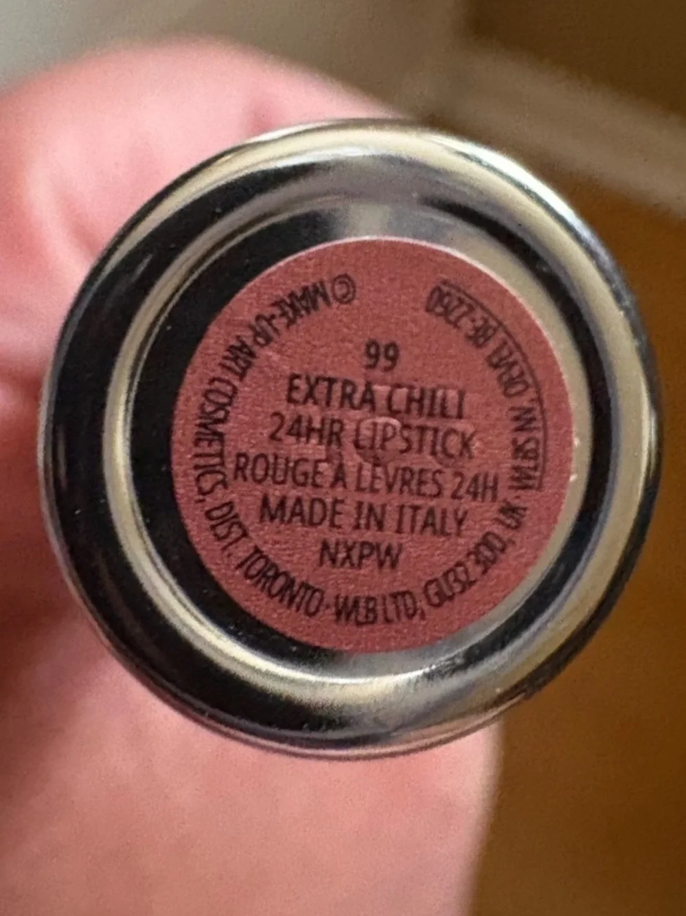 New,M-AC LOCKED KISS 24HR LIPSTICK 99 EXTRACHILI A kissproof and transfer-proof.